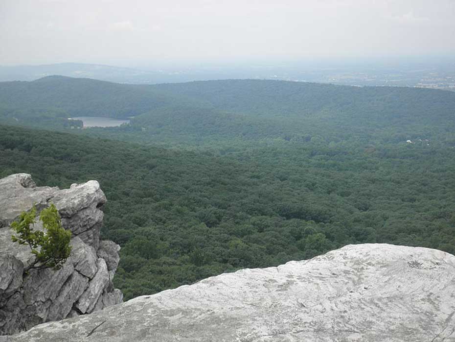 Hiking to the Beautiful White Rocks Along the Appalachian Trail in